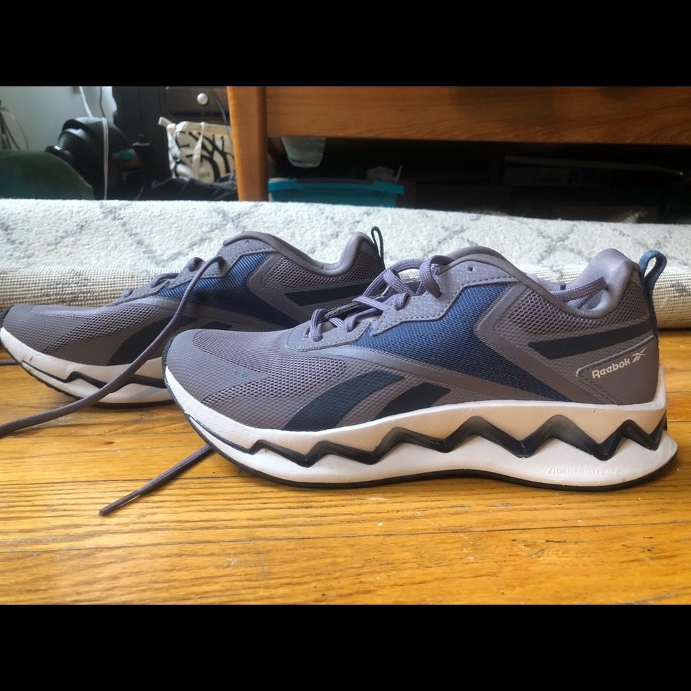 Reebok zigzag running shoes. Women’s size 8.5